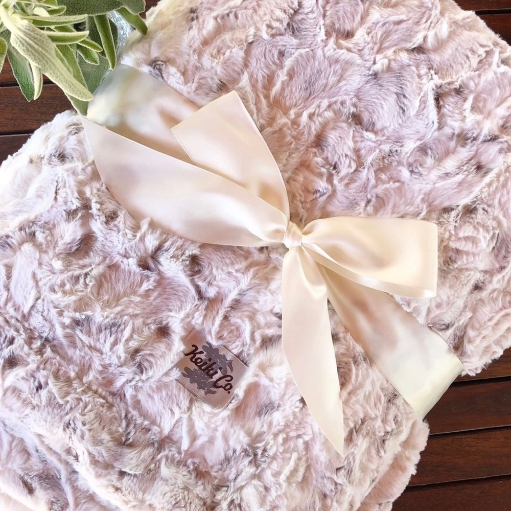 KEIKI CO. Luxury Throw 💖 NWT
